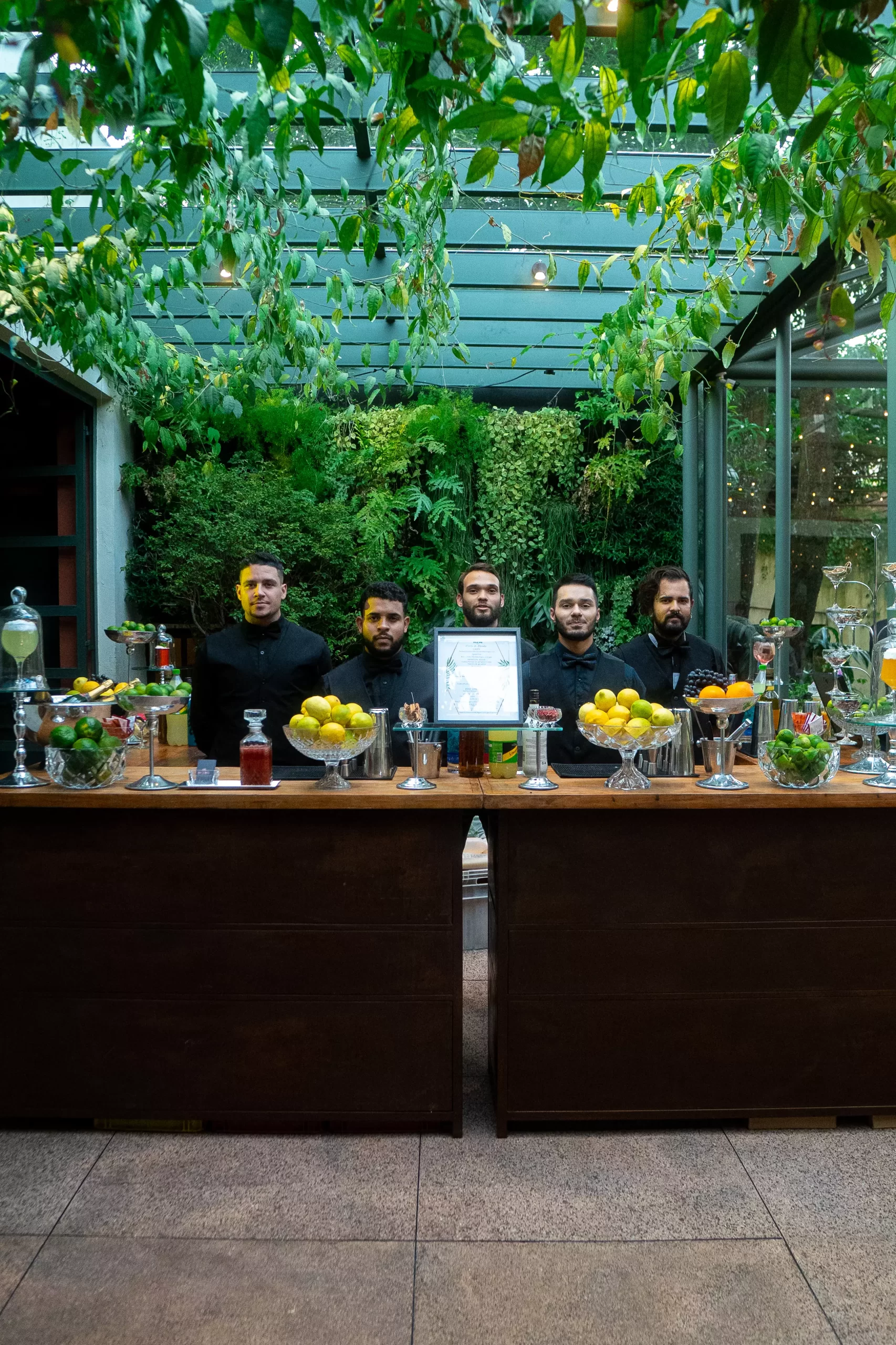 Bartenders treinados exclusivamente para executar nossa carta autoral.